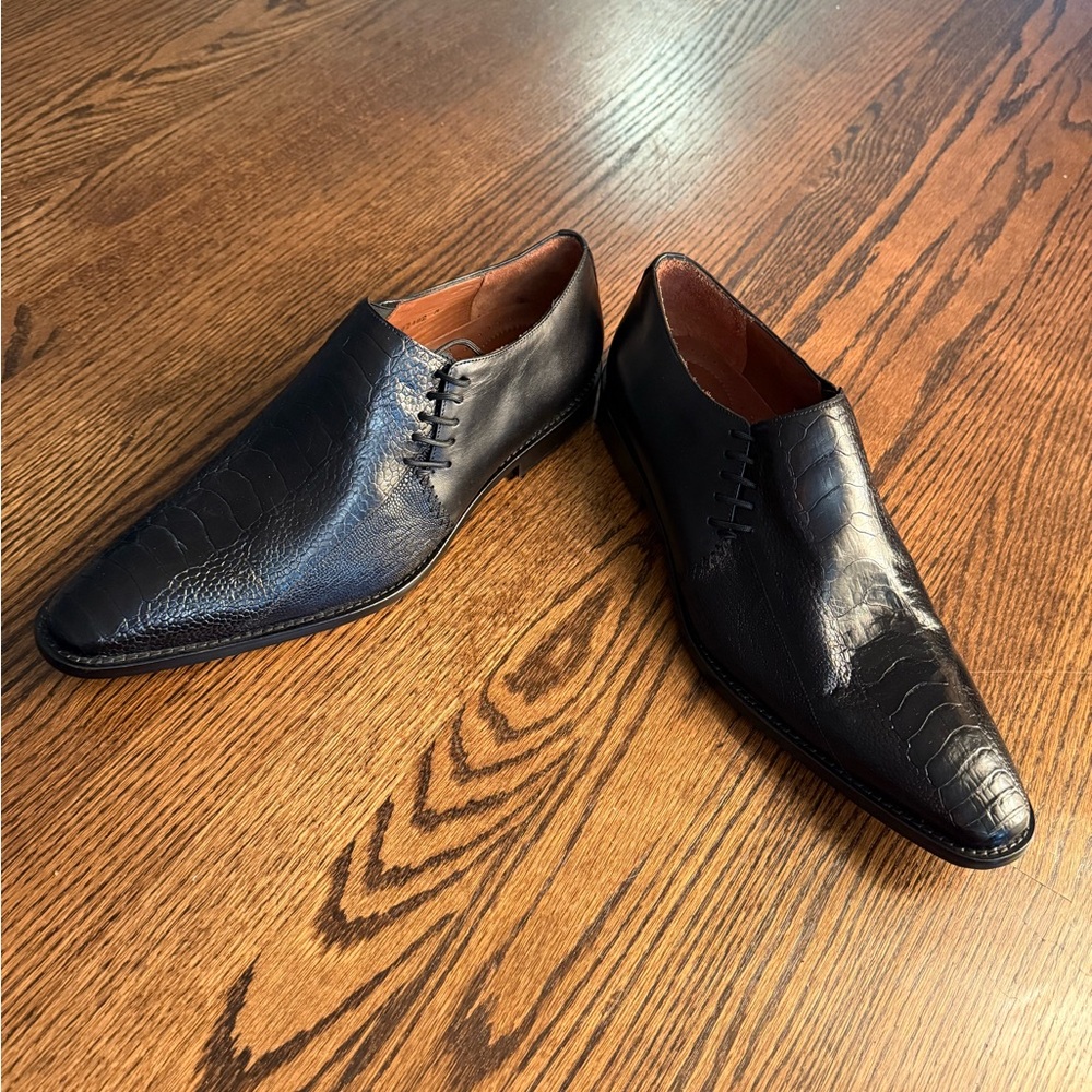 Vero Cuoio Black Croc-Embossed Oxfords